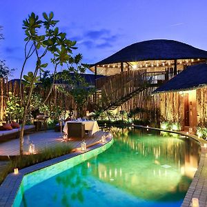 Pool Access Villa 24 Hours of Room