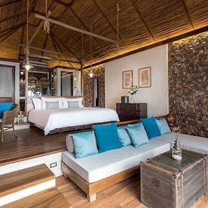 Pool Beachfront Villa